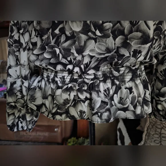 Michael Kors Floral Black and White Ruched Cold Shoulder Top - Picture 3 of 12